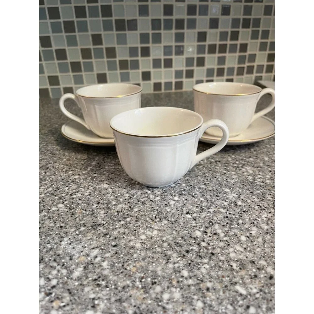 5 Piece Lot Royal Doulton Hallmark 3 cups 2 saucer - Picture 1 of 4